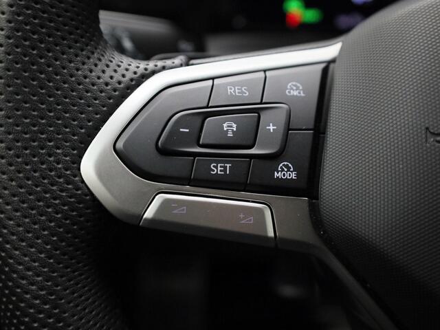 Volkswagen GOLF 1.5eTSI/150PK R-Line DSG · NIEUW MODEL · Navigatie · Apple/Android Carplay · Camera + Parkeersensoren · Garantie tot januari 2027