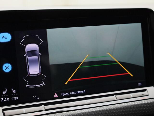 Volkswagen GOLF 1.5eTSI/150PK R-Line Blackstyle DSG · Panoramadak · Camera + Parkeersensoren · Stoel-& stuurverwarming · Garantie tot februari 2026