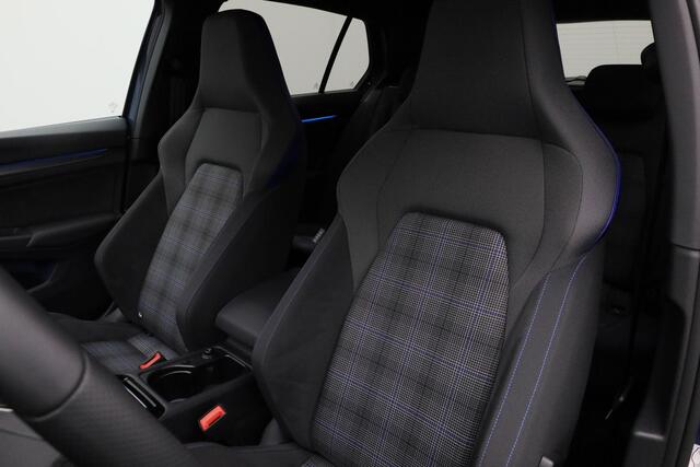 Volkswagen GOLF 1.5 eHybrid 272 pk DSG GTE | IQ Light | Rondomzicht camera | Adaptief onderstel | Head-up display