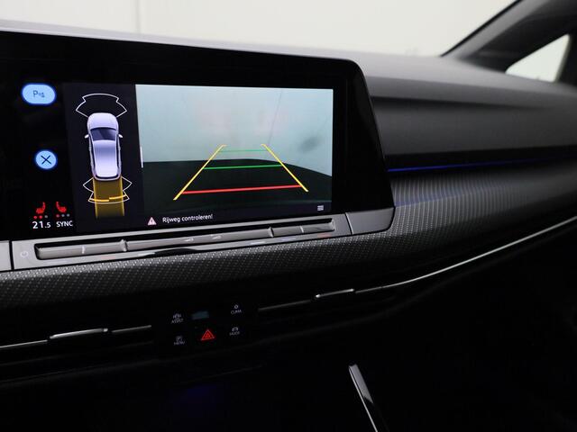 Volkswagen GOLF 1.5eTSI/150PK R-Line DSG · Panoramadak · Apple/Android Car Play· Camera + Parkeersensoren · Garantie tot april 2028 of 100000km.