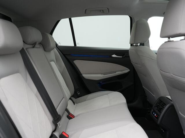 Volkswagen GOLF 1.4 eHybrid Style Plug In Hybrid 204pk Dealer O.H. PHEV | Trekhaak Af Fabriek | Panodak | Adaptive Cruise | IQ Light | Alcantara Sportstoelen Massage & Memory | Apple Carplay | Stoelen & Stuur Vewarmd | Blis | DAB |