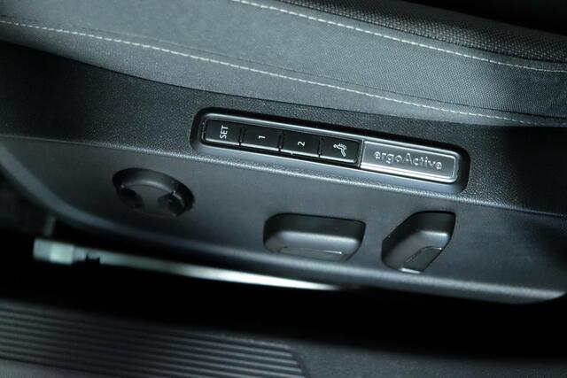 Volkswagen GOLF 1.4 eHybrid Style Let op 19 " velgen netto meerprijs