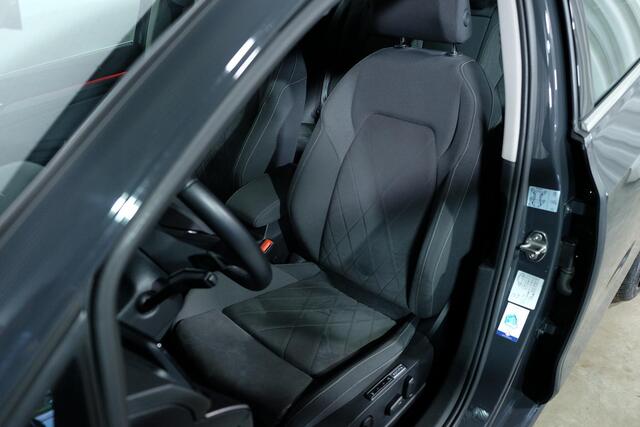 Volkswagen GOLF 1.4 eHybrid Style Let op 19 " velgen netto meerprijs