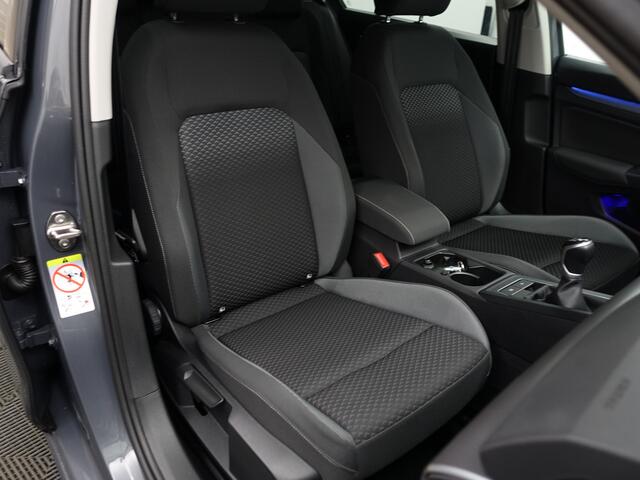 Volkswagen GOLF 1.5 TSI Advance- NAP 26dkm, CarPlay, Android Auto, Stoel/Stuurverwarming, Sfeerverlichting, Keyless, Xenon led