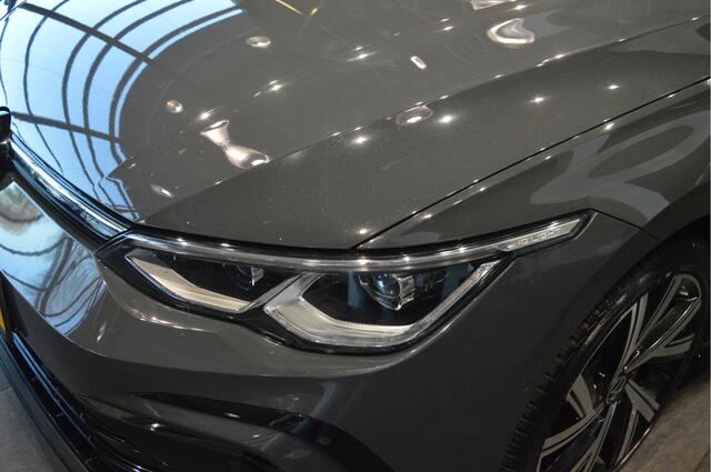 Volkswagen GOLF 1.5 eTSI 3X R-LINE navi pano camera trekhaak 18 inch 150 pk !!