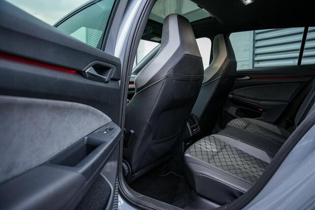 Volkswagen GOLF 1.5 eTSI R-Line Business Panodak IQ Light Camera DAB+ ACC Navigatie Stoel-stuurverw. LPG Alcantara