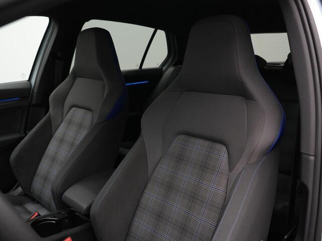 Volkswagen GOLF 1.5 eHybrid 272 pk DSG GTE | Trekhaak | Adaptief onderstel | Head-up display | Stuur-/stoelverwarming