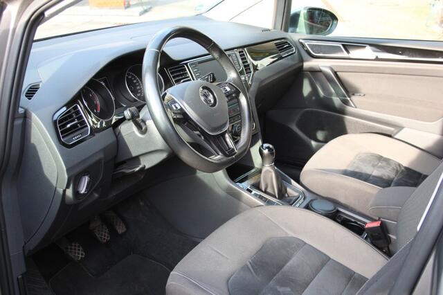 Volkswagen GOLF Sportsvan 1.4 TSI Highline, Wegdraaibare trekh, Navi, Cruise, DAB