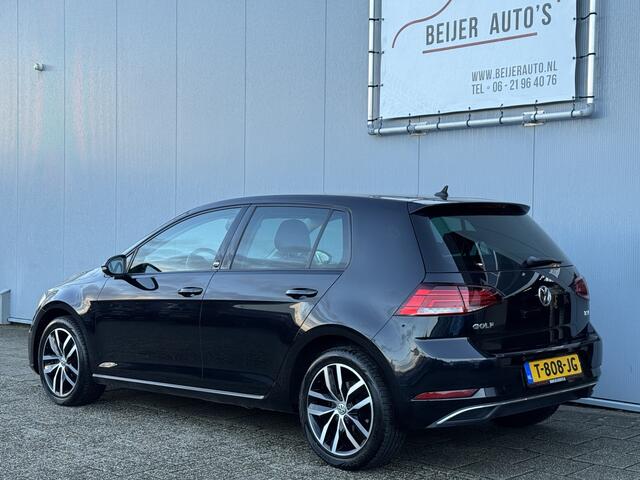 Volkswagen GOLF 1.5 TSI Highline Business R Automaat/Camera/Apple Carplay.