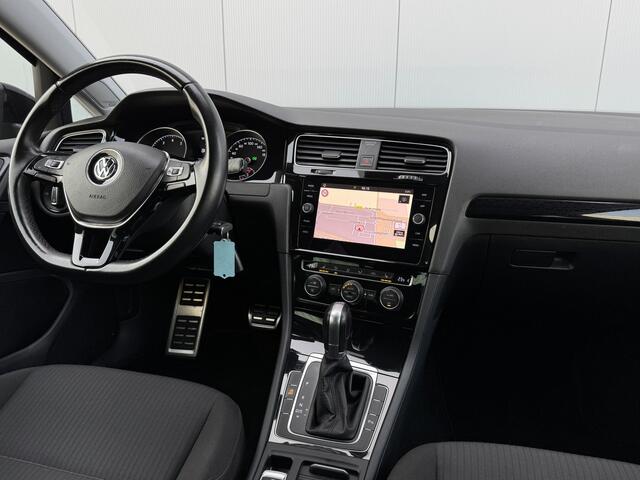 Volkswagen GOLF 1.5 TSI Highline Business R Automaat/Camera/Apple Carplay.