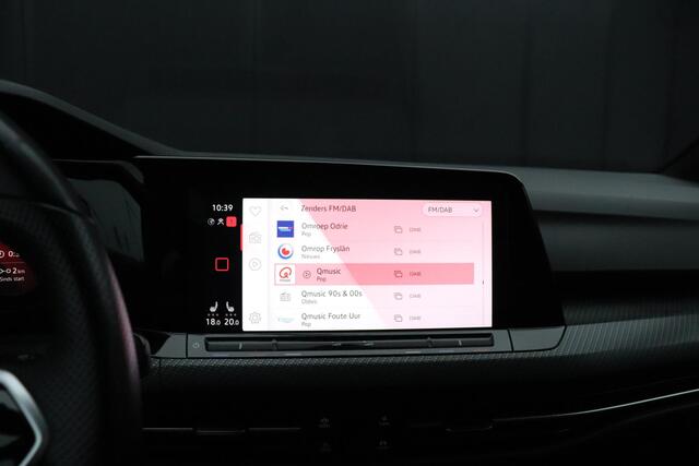 Volkswagen GOLF 1.5 eTSI R-LINE | PDC | NAVI | APPLE CARPLAY | STOEL/STUURVERW. |