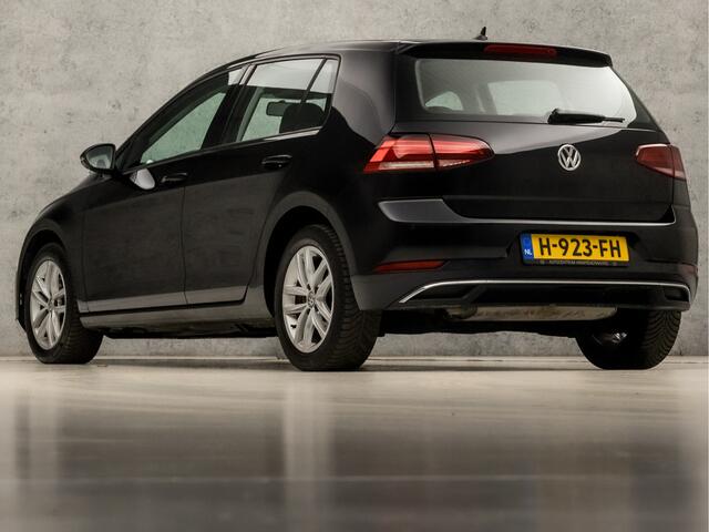 Volkswagen GOLF 1.0 TSI Highline Sportline Automaat (APPLE CARPLAY, GROOT NAVI, STOELVERWARMING, GETINT GLAS, ALCANTARA, ADAPTIVE CRUISE, SPORTSTOELEN, LM VELGEN, PARKEERSENSOREN, NIEUWSTAAT)