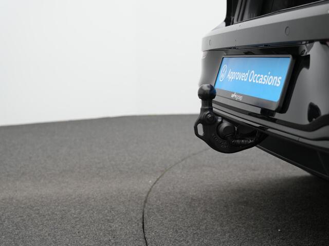 Volkswagen GOLF 1.5 eHybrid 272 pk DSG GTE | Panoramadak | Trekhaak | Adaptief onderstel | Head-up display | 360 Camera