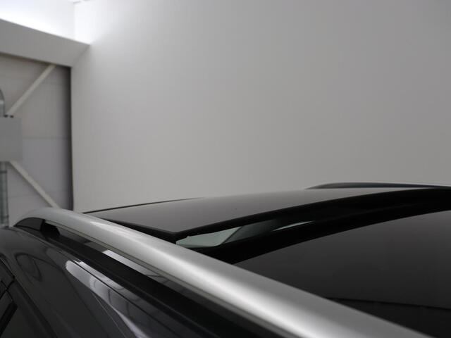 Volkswagen GOLF 1.0 TSI Comfortline Business | Panoramadak | Trekhaak | Stoelverwarming | Full LED | Camera | Park Assist | Carplay | Navigatie | Adaptive cruise | DAB | Massage | Climate control