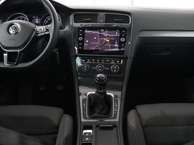 Volkswagen GOLF 1.0 TSI Comfortline Business | Panoramadak | Trekhaak | Stoelverwarming | Full LED | Camera | Park Assist | Carplay | Navigatie | Adaptive cruise | DAB | Massage | Climate control