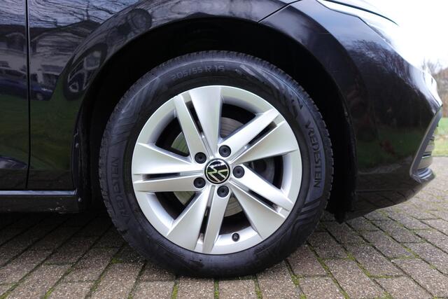 Volkswagen GOLF Variant 1.5 eTSI R-Line | Trekhaak | Stoelverwarming | Stuurwielverw. | CarPlay | Sfeerverlichting | BTW