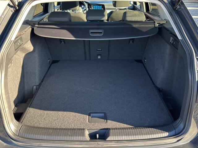 Volkswagen GOLF 1.5 eTSI DSG LIFE PANO-DAK/ACC/PDC/CARPLAY/STOEL-STUURVERW