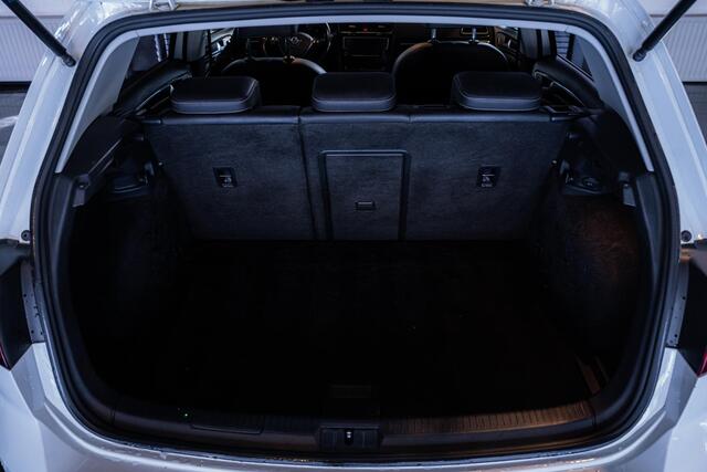 Volkswagen GOLF 1.4 TSI Connected Series PANO | LED | LEDER | ELEKTRISCHE STOEL | STOELVERWARMING | DEALER ONDERHOUDEN | TREKHAAK