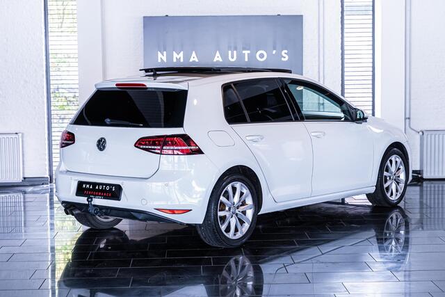 Volkswagen GOLF 1.4 TSI Connected Series PANO | LED | LEDER | ELEKTRISCHE STOEL | STOELVERWARMING | DEALER ONDERHOUDEN | TREKHAAK