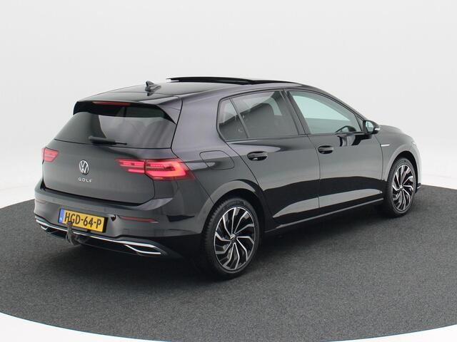 Volkswagen GOLF 1.5 eTSi 150 Pk Automaat Style | Panoramadak | Trekhaak | Camera | Ergo Active Stoelen | Winterpakket | Head-Up | 68.514 Km!!