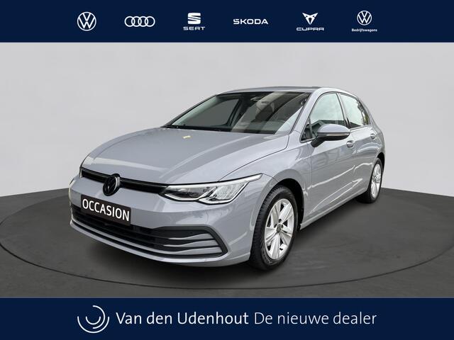 Volkswagen GOLF 1.0 TSI Life | Navigatie Discover Pro | Camera | All Season banden |