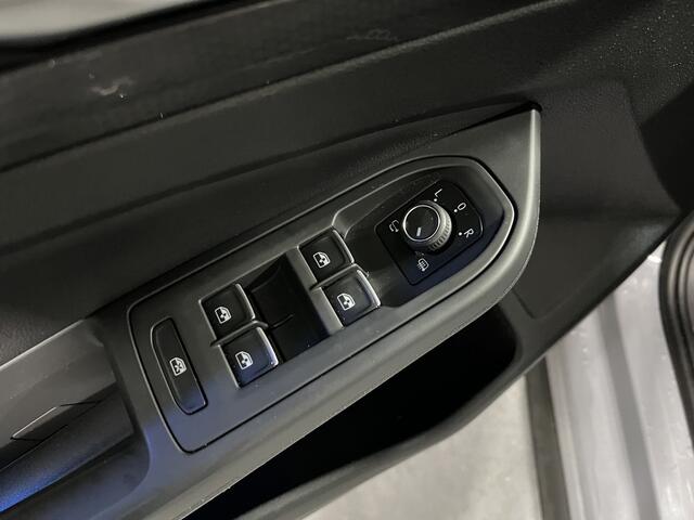 Volkswagen GOLF 2.0 TSI GTI Clubsport / AUTOMAAT/ 300 PK/ PANO/ HARMAN KARDON/ CAMERA/ PARK. SENSOREN/ LEDEREN MEMORY SEATS/ STOEL VERWARM. EN VENTILATIE/ IQ. LIGHT/ HEAD-UP DISPLAY/ NAVI/ CLIMA/ 19" LMV