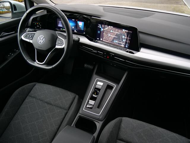 Volkswagen GOLF 1.0 eTSI Life Business 111 Pk Automaat Navigatie / Apple Carplay / DAB / Camera