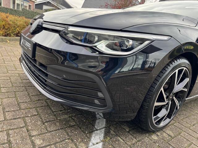 Volkswagen GOLF Variant 1.5 eTSI | DSG | Panodak | El. trekhaak | LMV 18"| ACC | LED | Mooi!