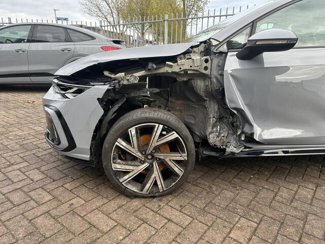 Volkswagen GOLF 1.5 eTSI R-Line Business