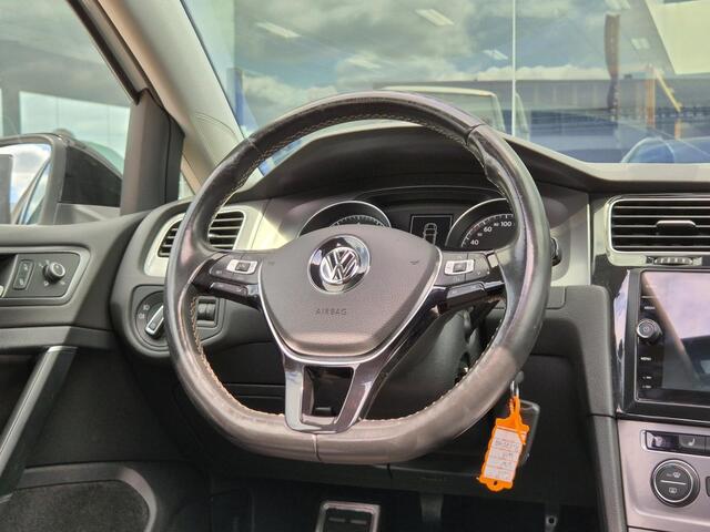 Volkswagen GOLF 1.2 TSI Connected Series | Pano | Cruise | Airco