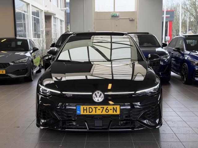 Volkswagen GOLF 2.0 TSI GTI Clubsport / Akrapovic / Pano / Head-up