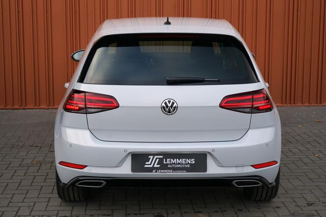 Volkswagen GOLF 1.5 TSI R-line 150PK DSG WHITESILVER ACC LED Trekhaak Sfeerv. Elektr.Spiegels 19"