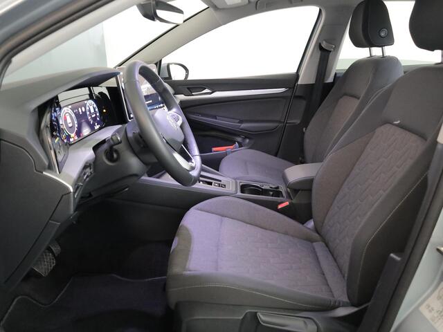 Volkswagen GOLF 1.5 eHybrid Life Edition 204 pk Automaat (DSG) | Verlengde garantie | Navigatie via App | Parkeersensoren (Park assist) | Achteruitrijcamera | Adaptieve cruise control |