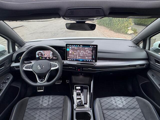 Volkswagen GOLF 8.5 1.5 ETSI R-LINE DSG Black Style150pk Panoramadak Matrix LED