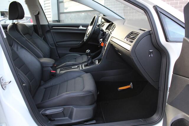 Volkswagen GOLF 1.2 TSI Connected Series / Carplay / Camera / N.A.P.