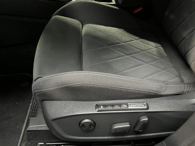 Volkswagen GOLF 1.5 eTSI Style / AUTOMAAT/ CAMERA/ PARK. SENSOREN/ MEMORY ERGO ACTIVE SEATS/ IQ. LIGHT/ STOEL-STUURVERWARM./ ADAPT. CRUISE/ APP CONNECT/ NAVI/ CLIMA/ DAB/ 17" LMV