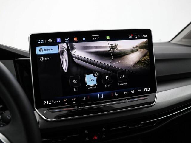 Volkswagen GOLF 1.5 eHybrid 204pk DSG Life Edition · Camera · Apple/Android Car Play · P-Sensoren · Keyless · 18'' Inch · Garantie t/m 19-05-2029 of 100.000km