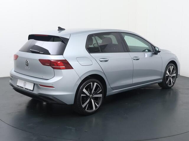 Volkswagen GOLF 8 Life Edition 1.5 eHybrid 150 kW / 204 PK DSG | Stoel- & stuurwielverwarming |