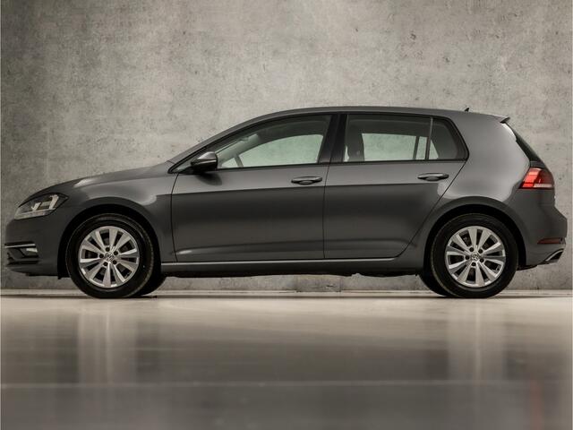 Volkswagen GOLF 1.0 TSI Sportline (APPLE CARPLAY, GROOT NAVI, CLIMATE, ADAPTIVE CRUISE, SPORTSTOELEN, LM VELGEN, PARKEERSENSOREN, NIEUWSTAAT)