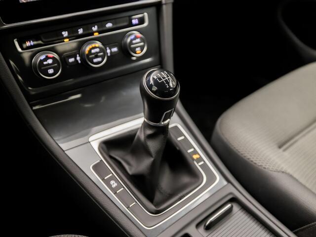 Volkswagen GOLF 1.0 TSI Sportline (APPLE CARPLAY, GROOT NAVI, CLIMATE, ADAPTIVE CRUISE, SPORTSTOELEN, LM VELGEN, PARKEERSENSOREN, NIEUWSTAAT)