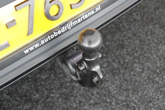 Volkswagen GOLF 1.5 TSI 130pk Style Carplay Stoelverwarming Panoramadak Trekhaak