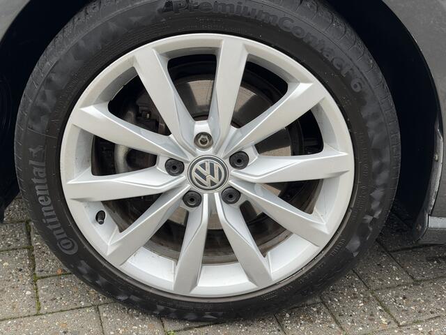 Volkswagen GOLF 1.5 TSI Highline Digitale display | Trekhaak | DAB | Carplay