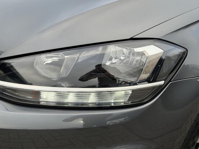Volkswagen GOLF 1.5 TSI Highline Digitale display | Trekhaak | DAB | Carplay