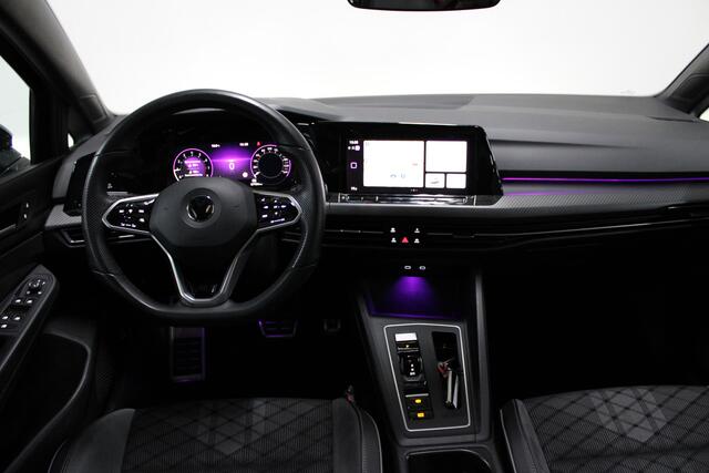 Volkswagen GOLF 1.5 eTSI R-Line / PANO. / IQ. LIGHT / 19'' LMV / CAMERA /