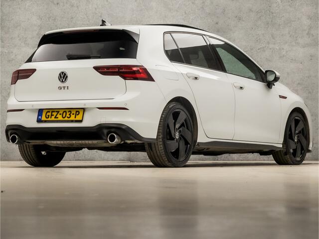 Volkswagen GOLF 2.0 TSI GTI 245Pk Automaat (SCHUIFDAK, APPLE CARPLAY, GROOT NAVI, DYNAMISCHE KNIPPERLICHTEN, SFEERVERLICHTING, STUUR/STOELVERWARMING, ALCANTARA, KEYLESS, MATRIX LED KOPLAMPEN, NIEUWSTAAT)