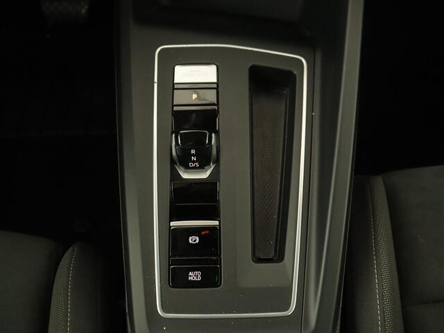 Volkswagen GOLF 1.5 eTSI Life | Stoelverwarming | Carplay | Massage | Adaptive cruise | Navigatie | Sfeerverlichting | Parkeerhulp | Full LED | Memory