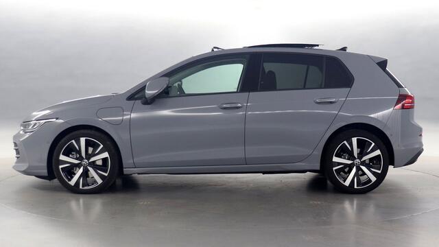 Volkswagen GOLF 1.5 eHybrid 204pk Life Edition DSG / Navigatie via App Connect / Stoel + Stuurverwarming / Panoramadak / Camera