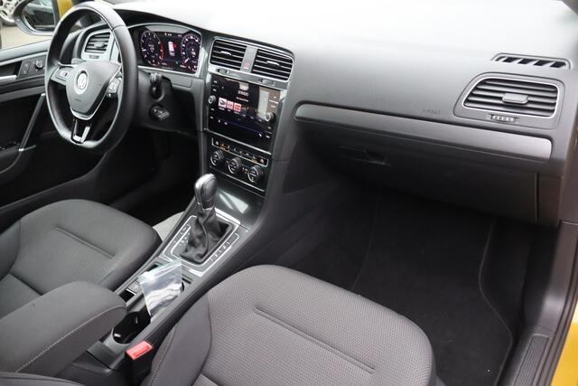 Volkswagen GOLF 1.4 TSI Highline Business R Camera, Climate control, Stoelverwarming