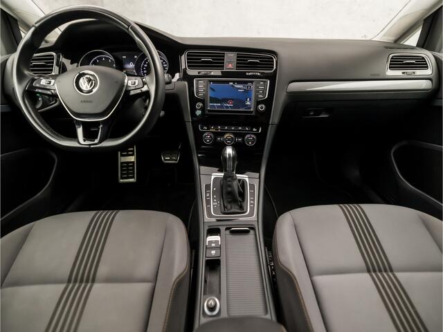 Volkswagen GOLF 1.2 TSI Sportline Automaat (APPLE CARPLAY, NAVIGATIE, CLIMATE, XENON, STOELVERWARMING, LM VELGEN, SPORTSTOELEN, GETINT GLAS, PARKEERSENSOREN, LEDER STUURWIEL, NIEUWSTAAT)