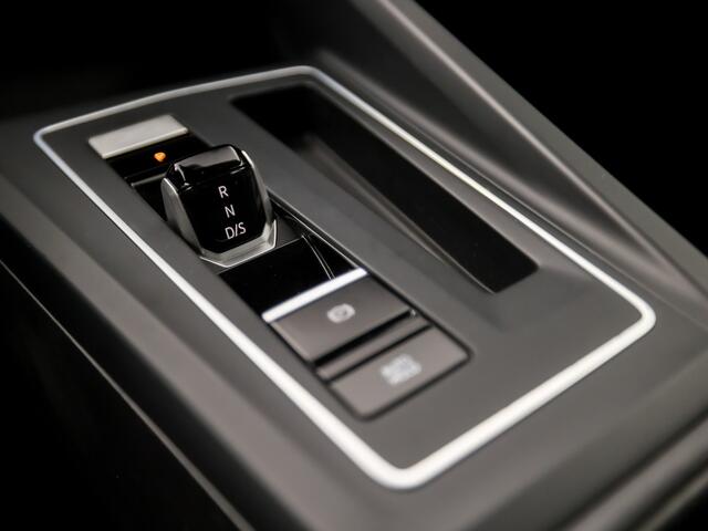 Volkswagen GOLF 1.0 eTSI Sport Automaat (APPLE CARPLAY, GROOT NAVI, MEMORY SEATS, CAMERA, ALCANTARA, SPORTSTOELEN, GETINT GLAS, KEYLESS, SFEERVERLICHTING, LED PLUS KOPLAMPEN, NIEUWSTAAT)